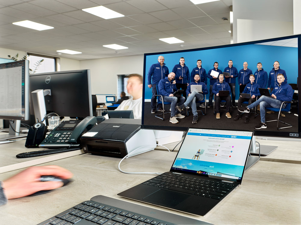 ICT bedrijf RSH ICT Management groepsfoto op een beeldscherm